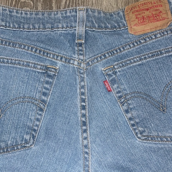 Vintage Levi’s Women's Blue Denim Shorts size 9 super low stretch 2 inch inseam - Picture 5 of 7